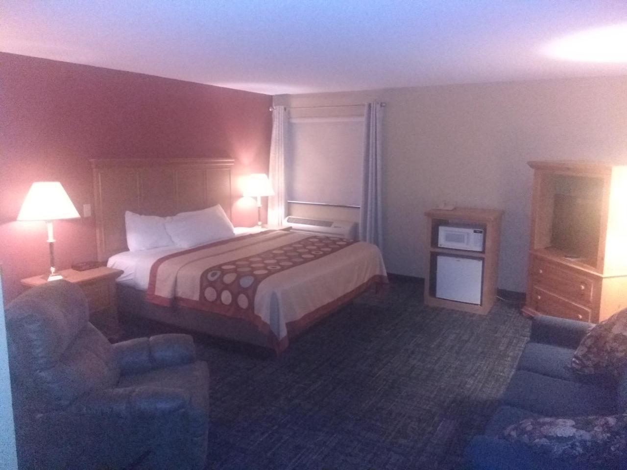 Super 8 By Wyndham Baxter/Brainerd Area Hotel Exterior photo